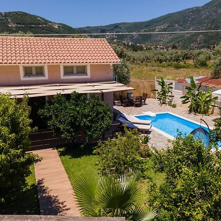 Villa Rigilis Nidhrion Exteriör bild