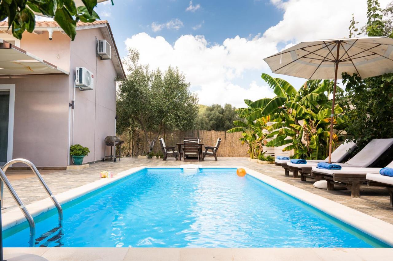 Villa Rigilis Nidhrion Exteriör bild