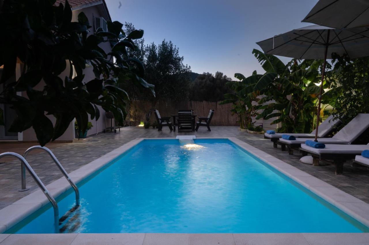 Villa Rigilis Nidhrion Exteriör bild