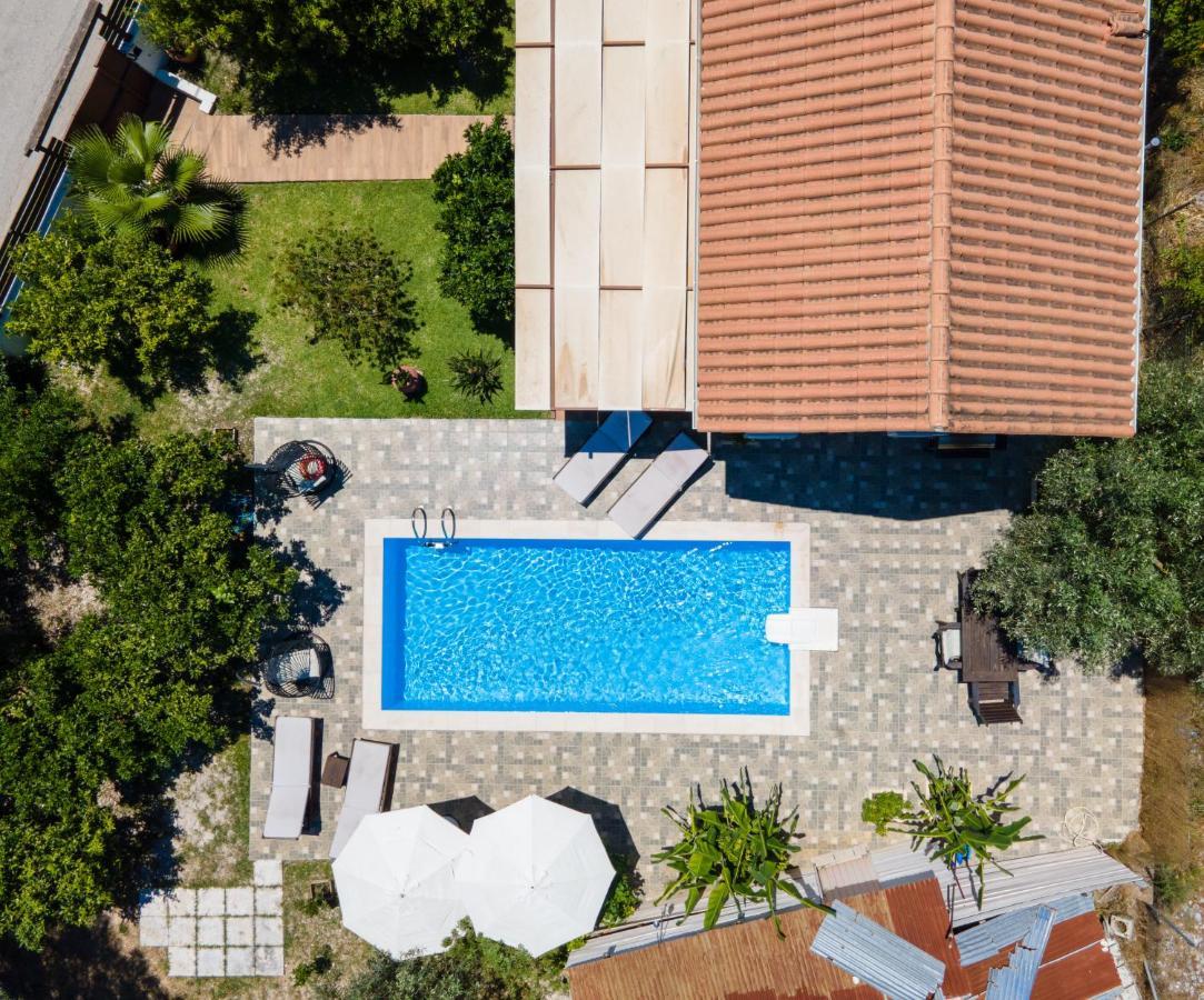 Villa Rigilis Nidhrion Exteriör bild