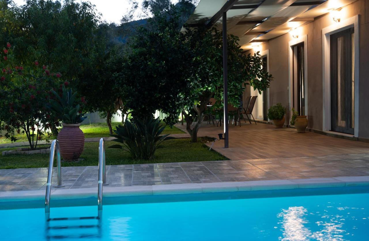 Villa Rigilis Nidhrion Exteriör bild