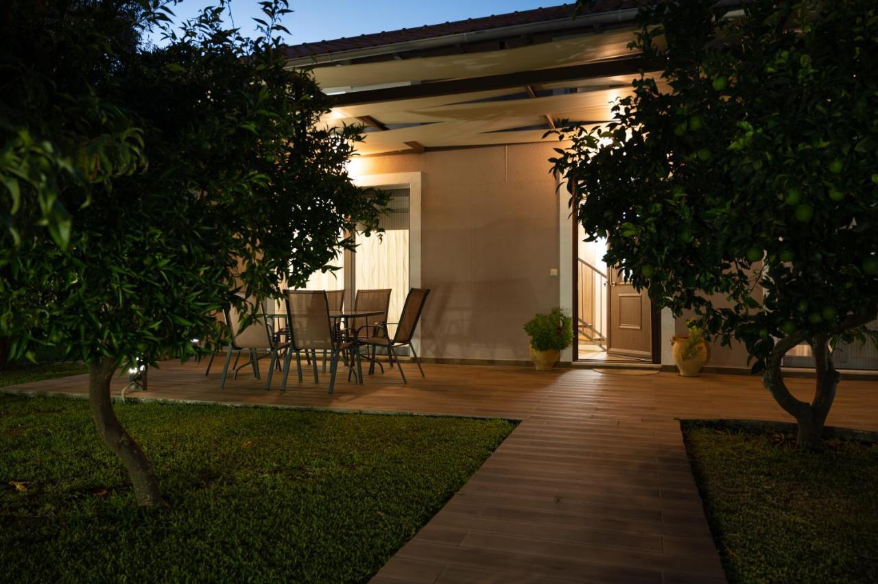 Villa Rigilis Nidhrion Exteriör bild