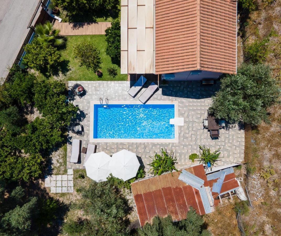Villa Rigilis Nidhrion Exteriör bild