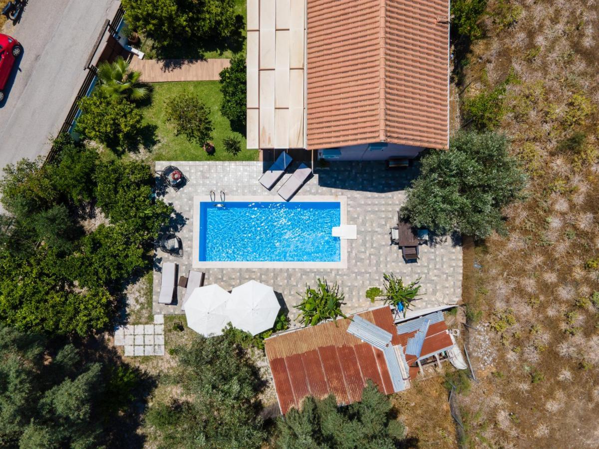 Villa Rigilis Nidhrion Exteriör bild