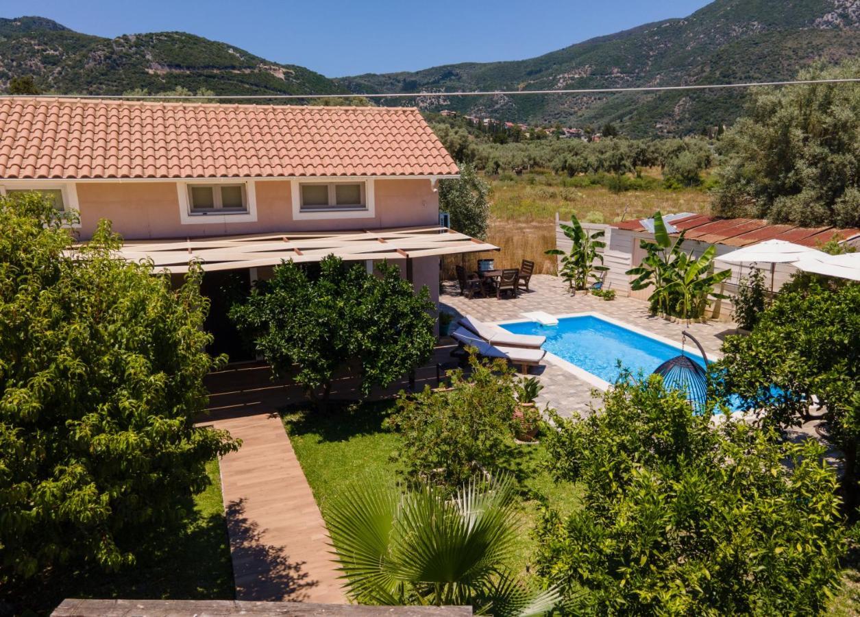Villa Rigilis Nidhrion Exteriör bild