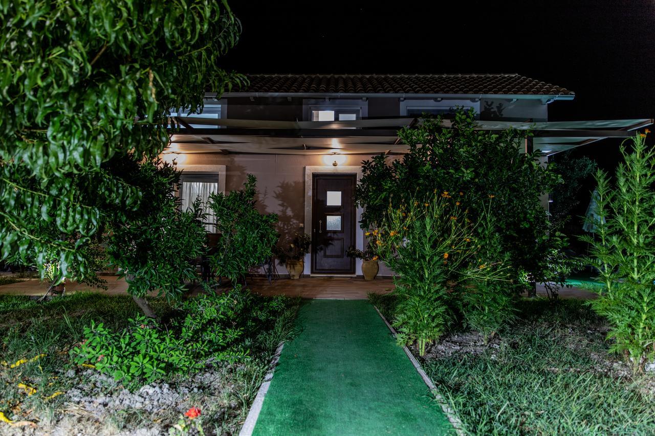 Villa Rigilis Nidhrion Exteriör bild