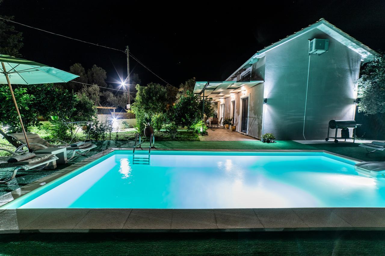 Villa Rigilis Nidhrion Exteriör bild